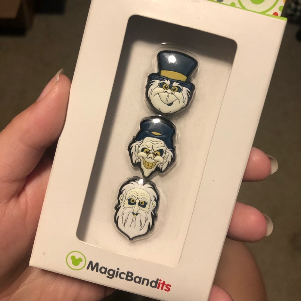 Haunted mansion LE magic bandits glow in the dark